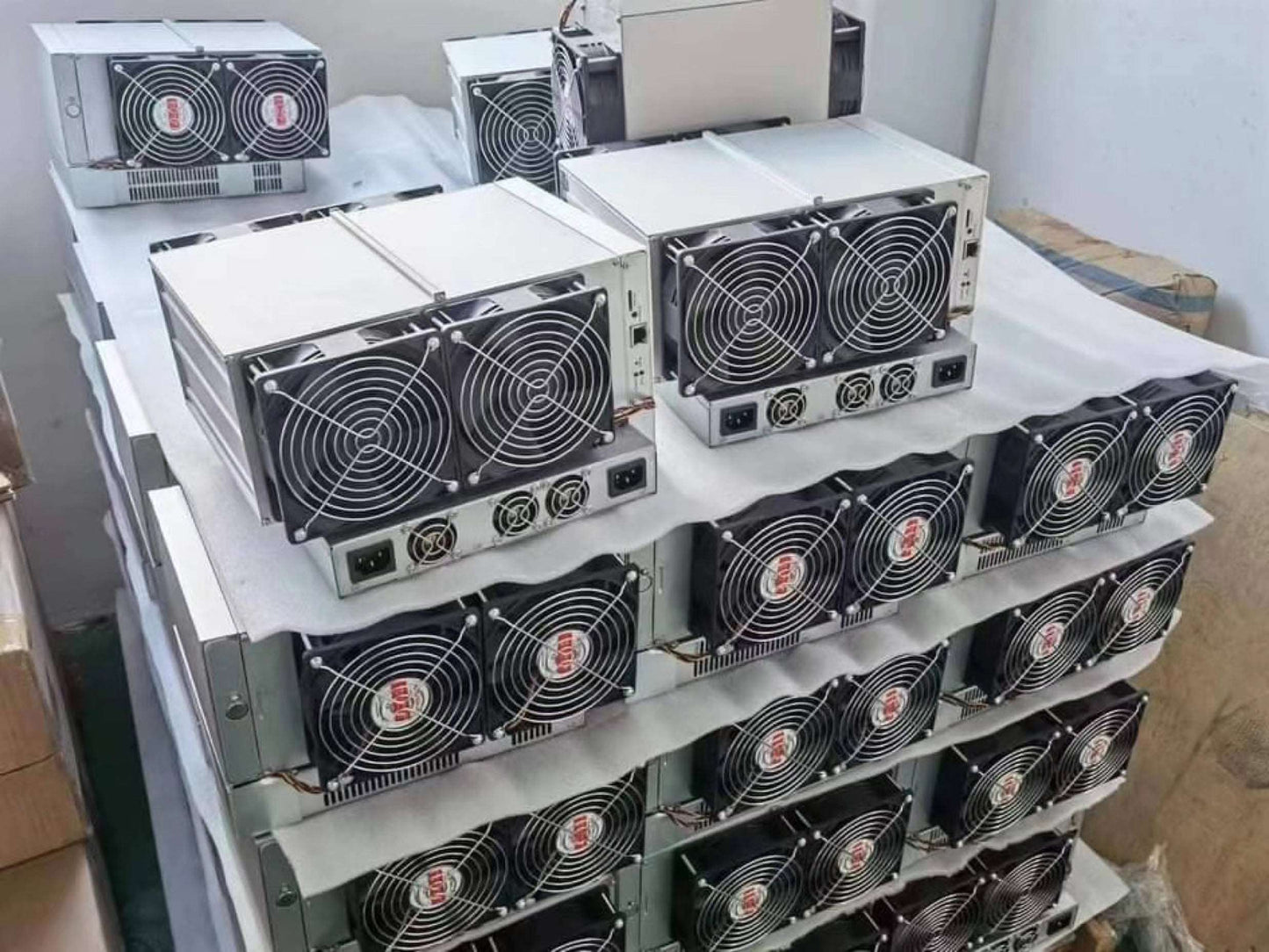 Oil and water cooling system for antminer s17+